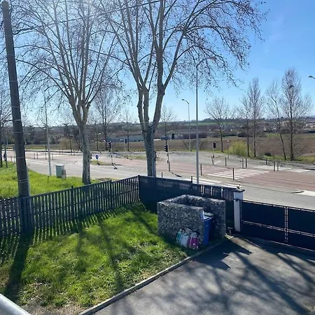 Апартаменты T2 Clinique Croix Du Sud Climatise Parking Lit Bultex